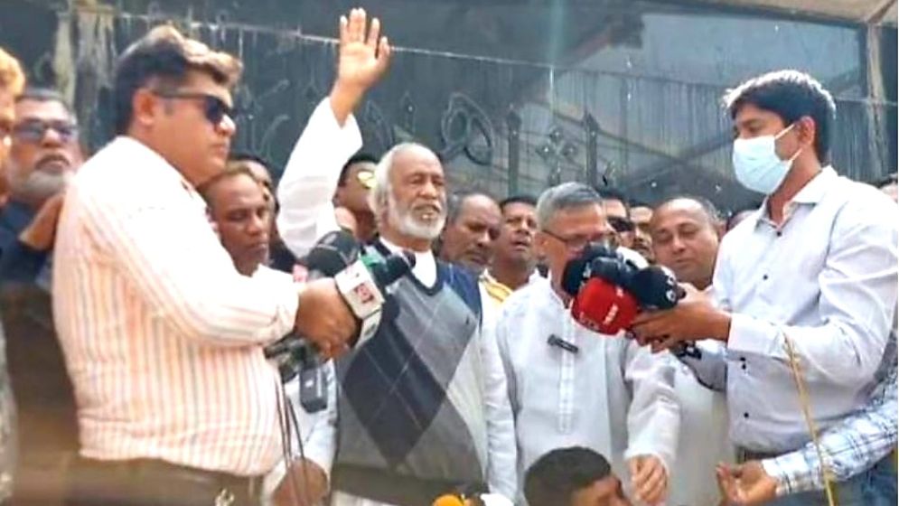 আমরা বিদেশকে নিয়ে রাজনীতি করি না