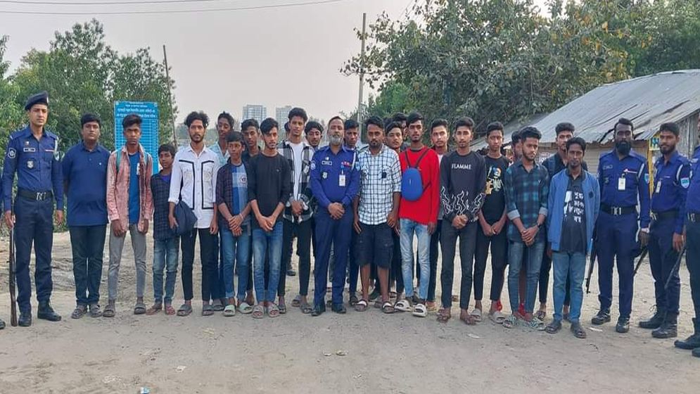 ৯৯৯ কল করে উদ্ধার হলো হারিয়ে যাওয়া ৩১ কিশোর