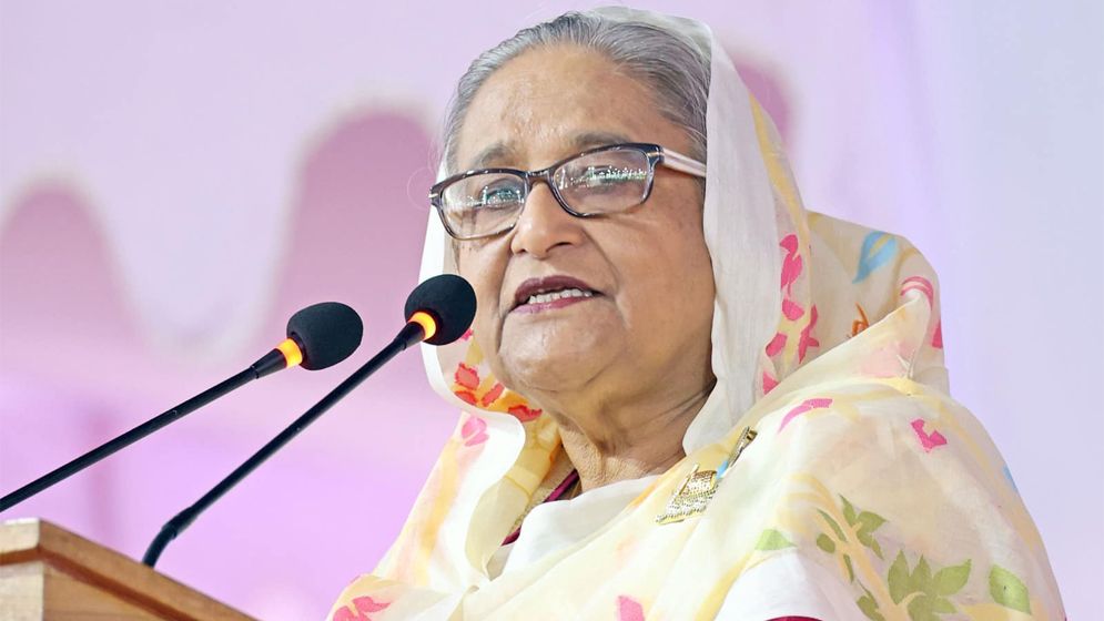 কেউ জায়গা করে দেয় না, করে নিতে হয়