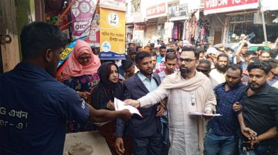 পল্লবীতে বিএনপি নেতা আমিনুলের নেতৃত্বে লিফলেট বিতরণ 
