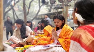 জবিতে সরস্বতী পূজায় প্রথম নারী পুরোহিত সমাদৃতা