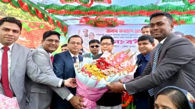 মেহেরপুরে জনপ্রশাসন মন্ত্রীকে জেলা প্রশাসনের সংবর্ধনা