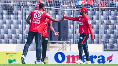 বিপিএলে কুমিল্লাকে হারিয়ে প্লে-অফে বরিশাল