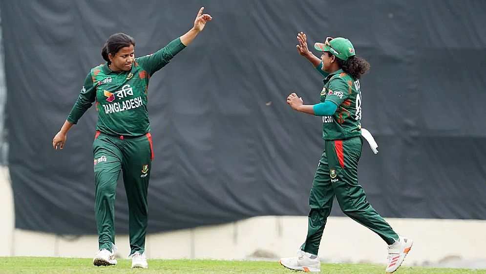 বাংলাদেশকে শক্ত চ্যালেঞ্জ দিয়েছে অস্ট্রেলিয়া