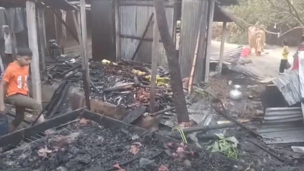 মাগুরায় আগুনে পুড়ে ৫ বসতঘর ভস্মীভূত 