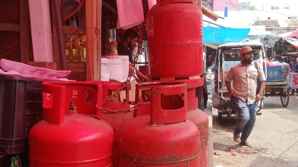 কাউখালীতে যত্রতত্র বিক্রি হচ্ছে সিলিন্ডার এলপি গ্যাস