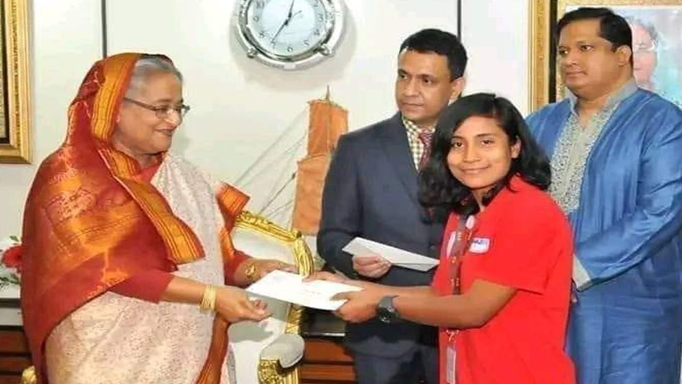 অনূর্ধ্ব-১৯ নারী ফুটবলার রাজিয়াকে পারিবারিক কবরস্থানে দাফন
