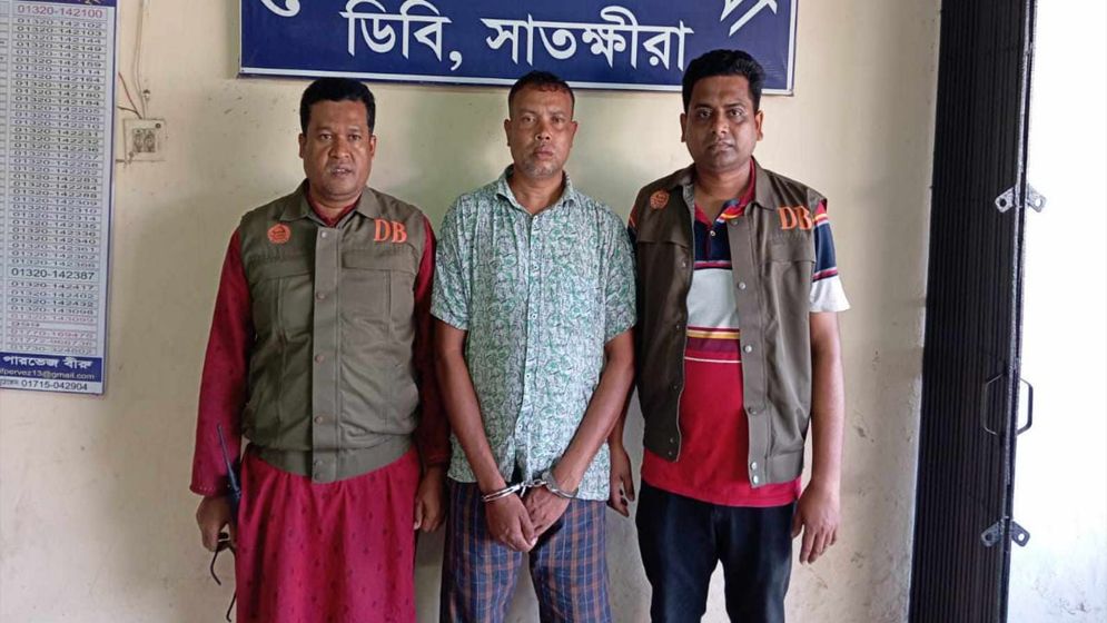 পুলিশের চাকরির নামে প্রতারণা, প্রতারক আটক