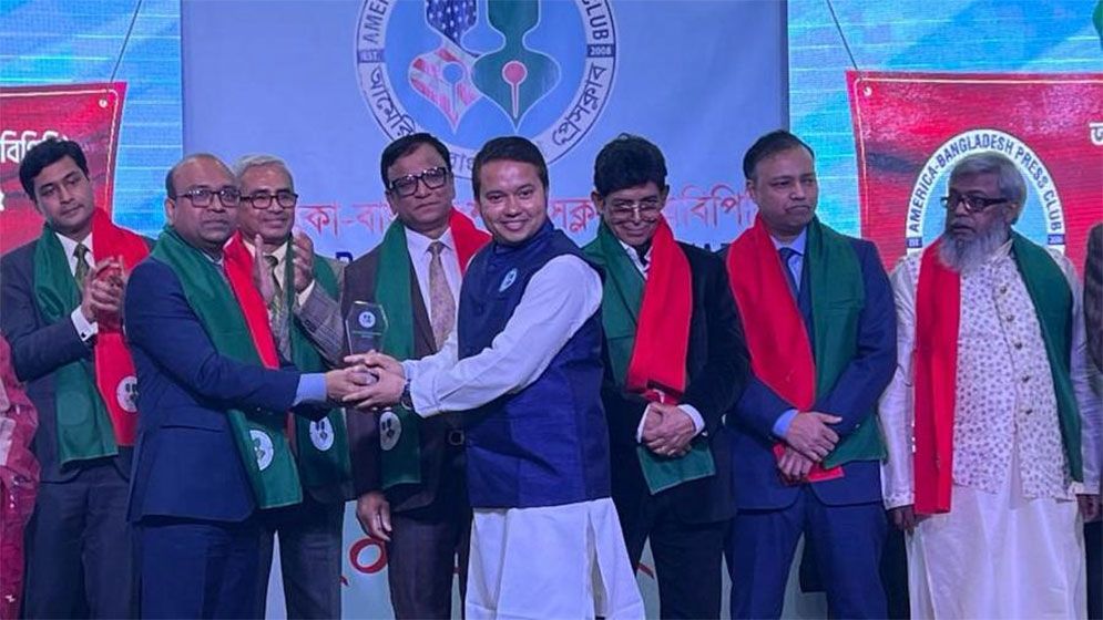 নিউইয়র্কে সম্মাননা পেলেন সাংবাদিক শাহীন হাওলাদার