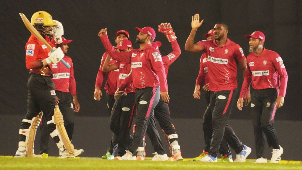 কুমিল্লাকে হারিয়ে বিপিএলের মুকুট বরিশালের 