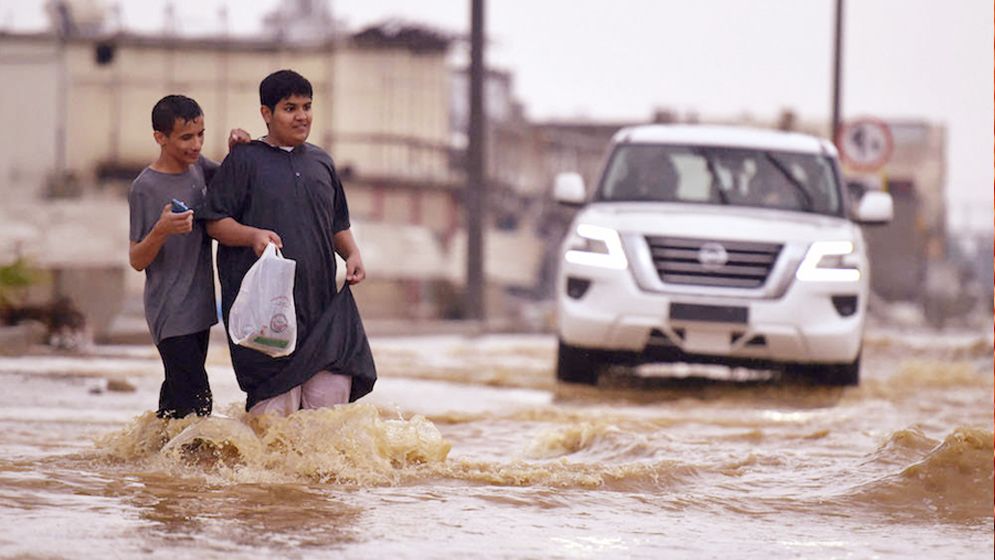 সৌদিতে আকস্মিক আবহাওয়া বিপর্যয়, ‘রেড অ্যালার্ট’ জারি
