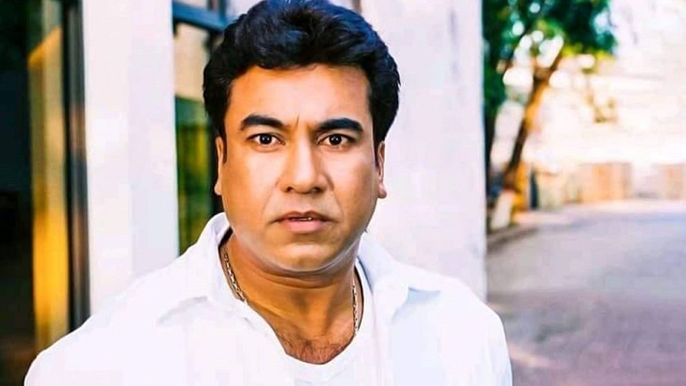 ১৬ বছর পর নায়ক মান্নার ‘ভিজিটিং কার্ড’ ভাইরাল