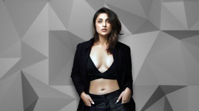 মা হচ্ছেন পরিণীতি চোপড়া! 