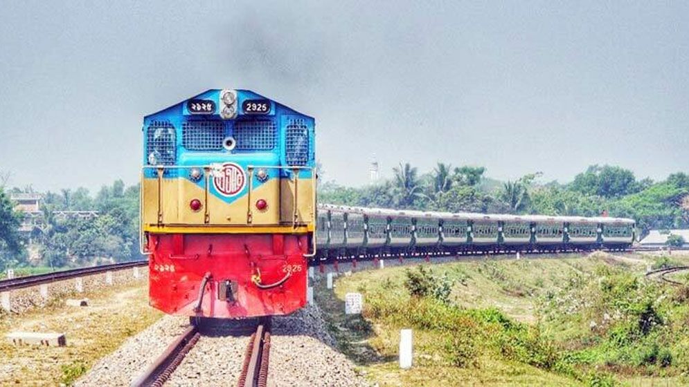 অবশেষে চট্টগ্রামের সঙ্গে রেল যোগাযোগ স্বাভাবিক