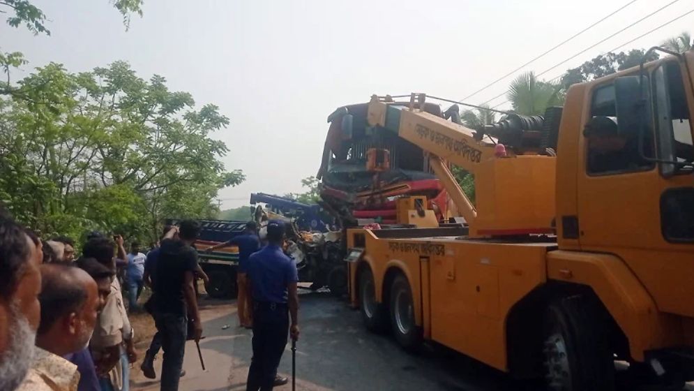 ফরিদপুরে বাস-পিকআপ সংঘর্ষে নিহত বেড়ে ১৪
