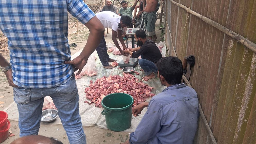 সারা ফেলেছে ‘গরিবের গোস্ত সমিতি’