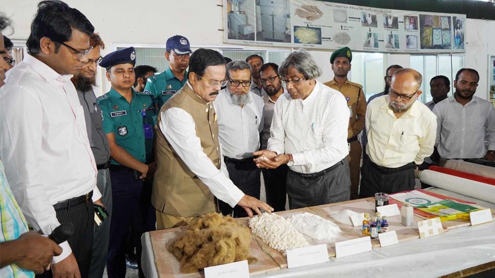 পলিথিন নয় মানুষের হাতে থাকবে সোনালী ব্যাগ