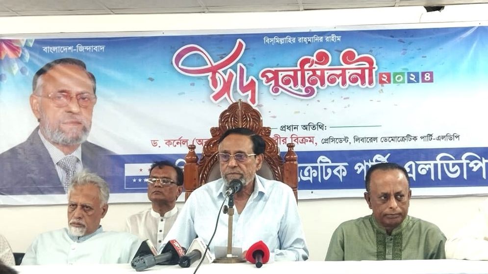 সরকারের সঙ্গে অলোচনায় প্রস্তুত কর্নেল অলি 