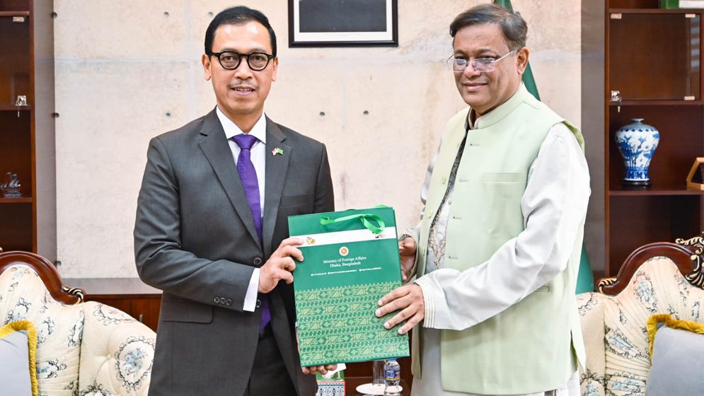 পররাষ্ট্রমন্ত্রীর সঙ্গে ইন্দোনেশিয়ার রাষ্ট্রদূত ও আইওএম মিশন প্রধানের সাক্ষাত