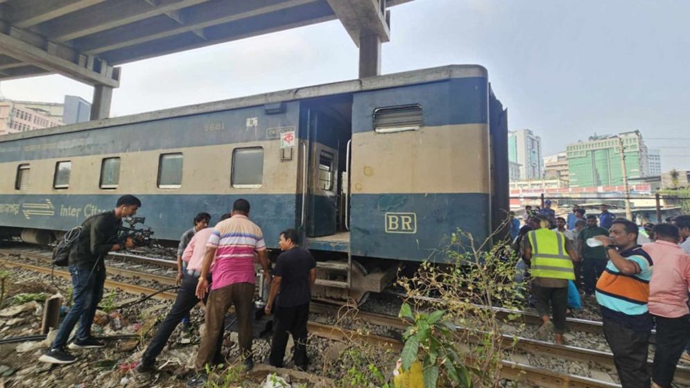 তেজগাঁওয়ে যমুনা এক্সপ্রেস ট্রেন লাইনচ্যুত