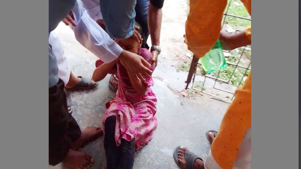 গরমে শ্রেণিকক্ষে অজ্ঞান হয়ে পড়ল মাদরাসাছাত্রী