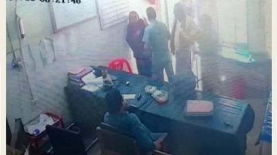 সাতক্ষীরায় স্বামী অসুস্থ, ডাক্তার ডাকতে গিয়ে মারধরের শিকার স্ত্রী
