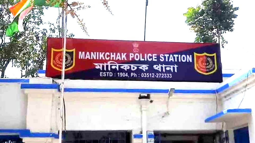 নগ্ন করে কংগ্রেস নেতাকে থানায় ঘোরালো পুলিশ!