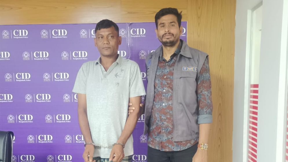 কলেজছাত্রীকে বিবাহ, ডিভোর্স দেয়ায় অন্তরঙ্গ ভিডিও ফেসবুকে