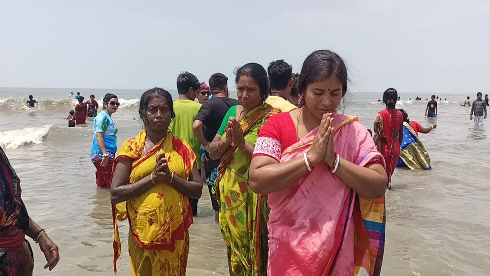 কুয়াকাটায় গঙ্গাস্নান অনুষ্ঠিত