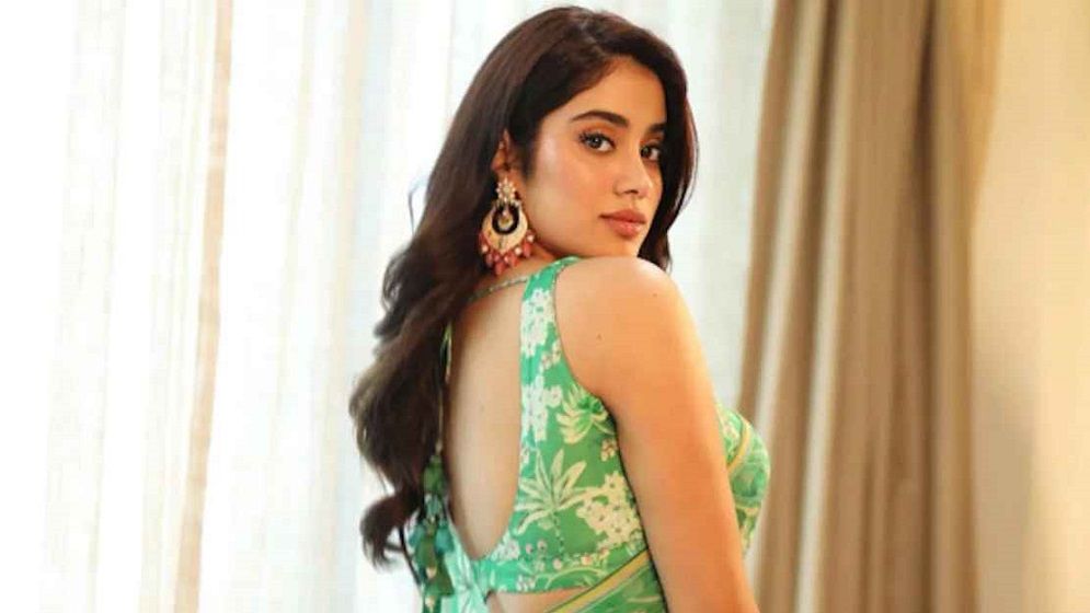 প্রেমে শারীরিক সম্পর্ক নিয়ে মুখ খুললেন জাহ্নবী