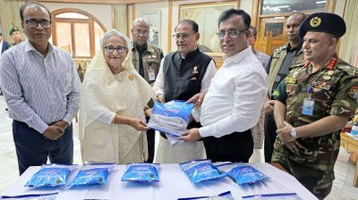 প্রধানমন্ত্রীর কাছে ‘রেডি টু কুক ফিশ’ মেশিন তুলে দিলেন মৎস্যমন্ত্রী