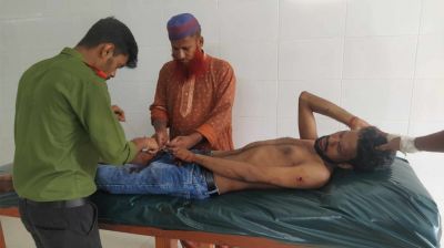 বোয়ালমারীতে সেই অস্ত্রধারী ছাত্রলীগ নেতা কোপালো এক স্বর্ণ কারিগরকে