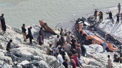 পাকিস্তানে ভয়াবহ দুর্ঘটনায় ২০ জন নিহত