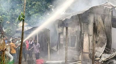গাজীপুরে আগুন পুড়ে ছাই ১৮ বসতঘর