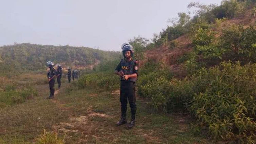 আরসার আস্তানায় র‌্যাবের অভিযান, গ্রেনেড-রকেট শেলসহ আটক ২