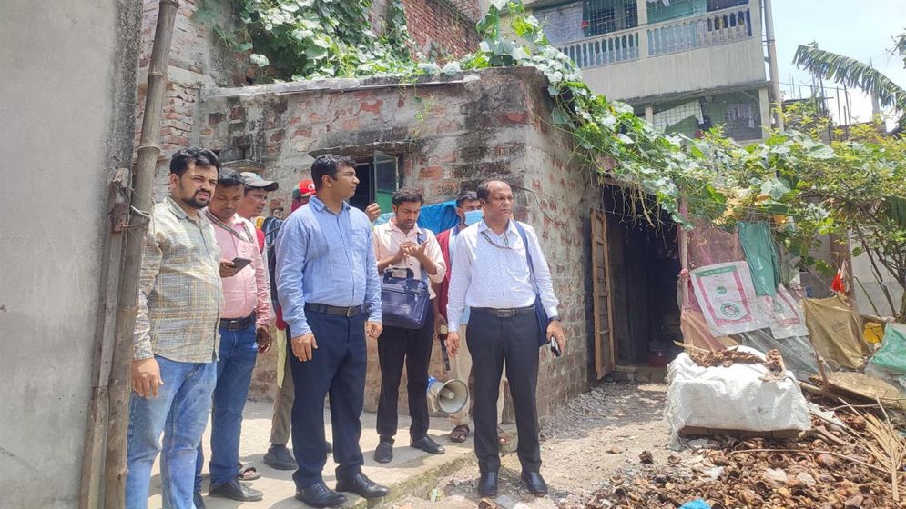 এডিসের লার্ভা পাওয়ায় ১০ স্থাপনাকে দক্ষিণ সিটির ৭০ হাজার টাকা জরিমানা