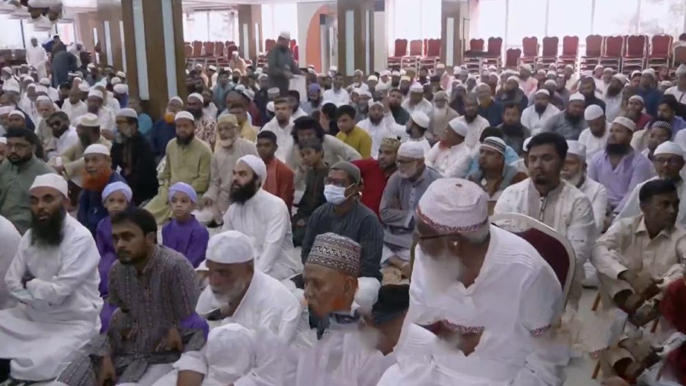 রবিবার দেশের বিভিন্ন স্থানে  ঈদ উদযাপন