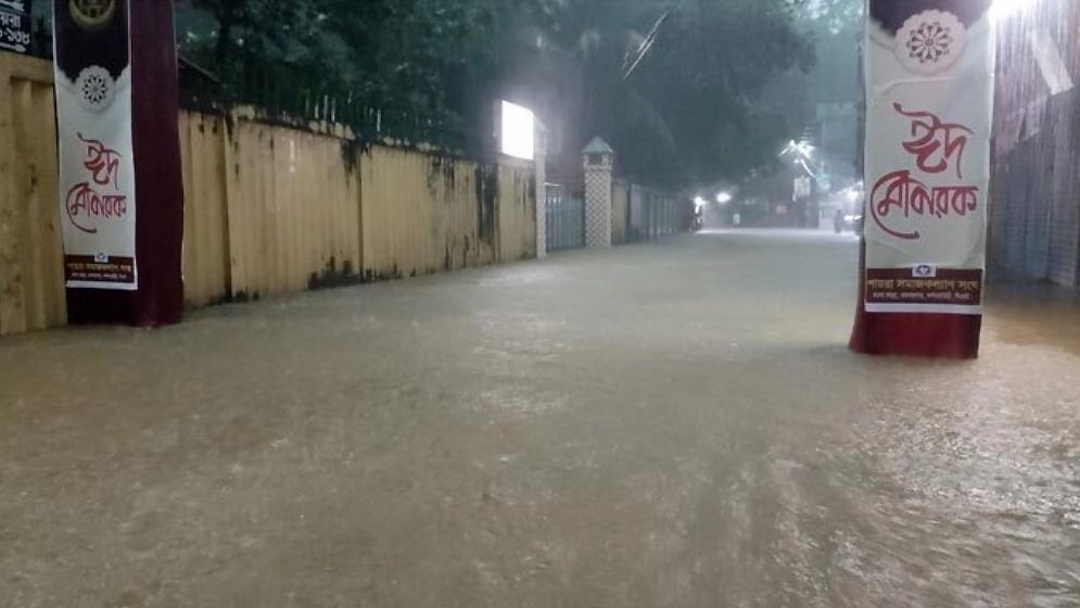 বৃষ্টির পানিতে থই থই সিলেট, ঈদ আনন্দ ম্লান