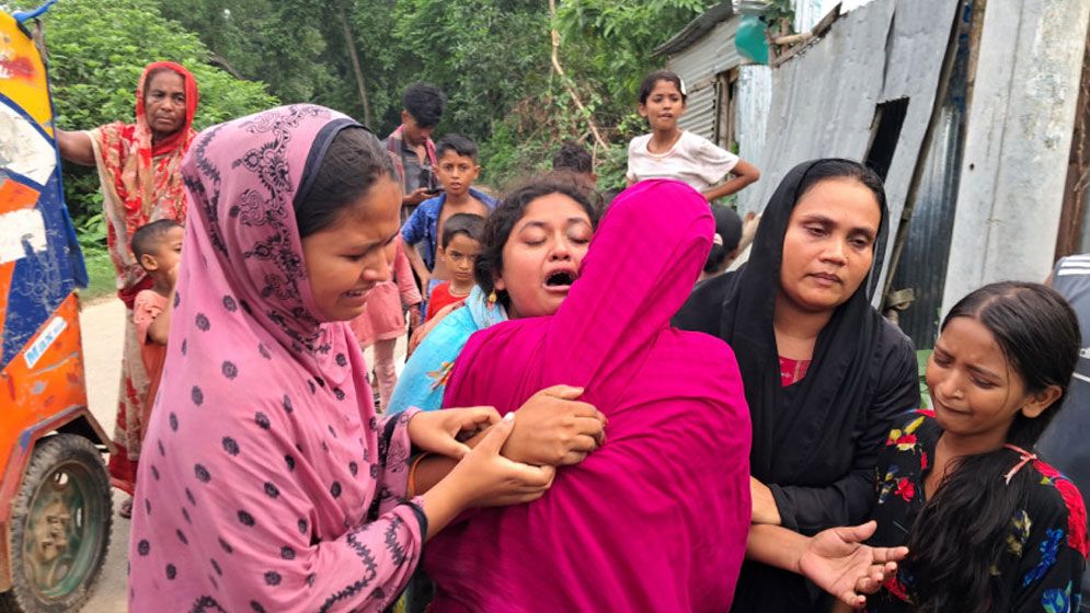 কোরবানির গরু নিয়ে উপহাস করায় প্রতিবেশীকে কুপিয়ে হত্যা