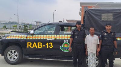 নীলফামারীতে ফেন্সিডিলসহ শীর্ষ মাদক ব্যবসায়ী গ্রেপ্তার 