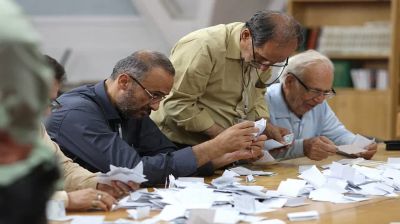 ভোট গণনা চলছে, এগিয়ে কট্টরপন্থী প্রার্থী