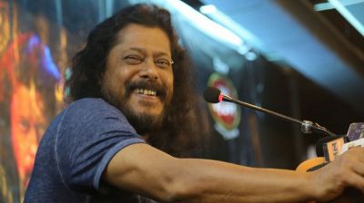 দেড় মাসের সফরে জেমস