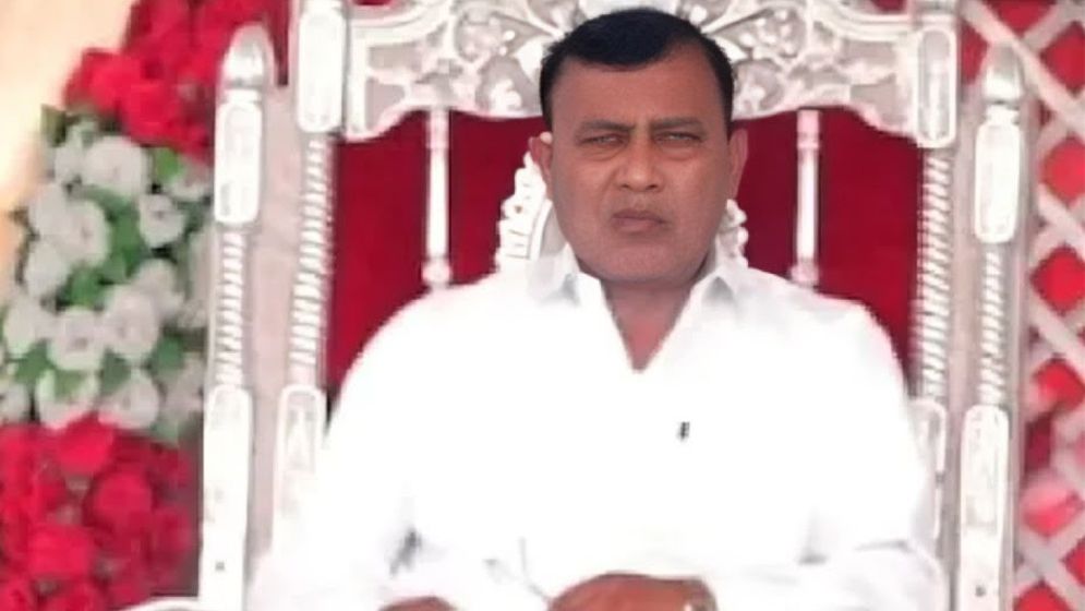 বেরিয়ে আসছে সেই ধর্মগুরু ‘ভোলেবাবা’র থলের বিড়াল