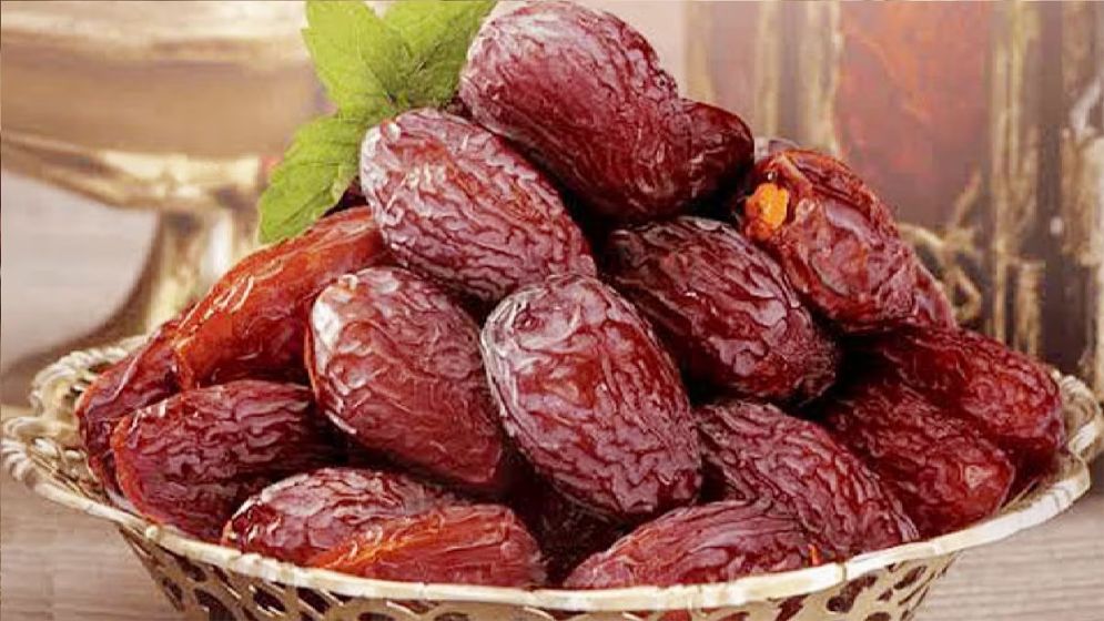 প্রতিদিন পানিতে ভেজানো খেজুর খেলে মিলবে যে উপকার