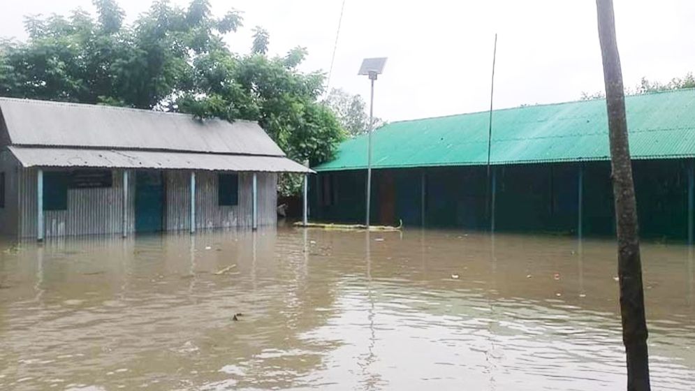 গাইবান্ধায় বন্যা পরিস্থিতির অবনতি, শিক্ষাপ্রতিষ্ঠান বন্ধ