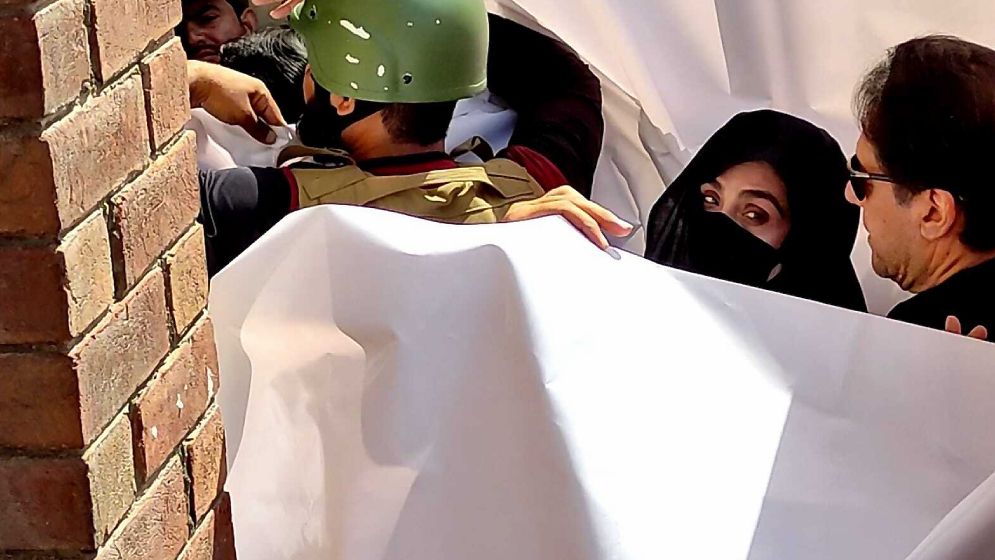 ইদ্দত মামলায় খালাস পেলেন ইমরান খান ও তার স্ত্রী