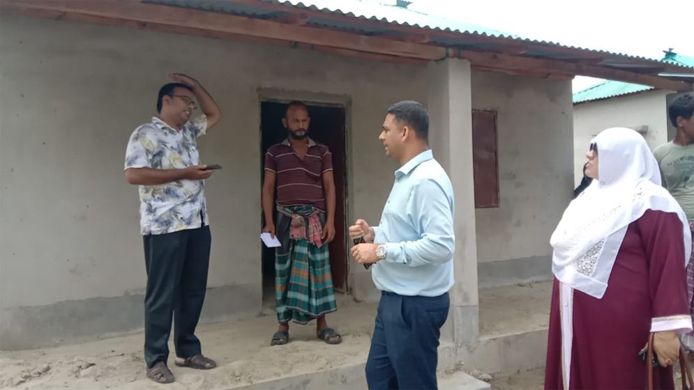 শ্মশান ঘাটে আশ্রয় নেয়া দম্পতি পেলেন নতুন পাকা ঘর