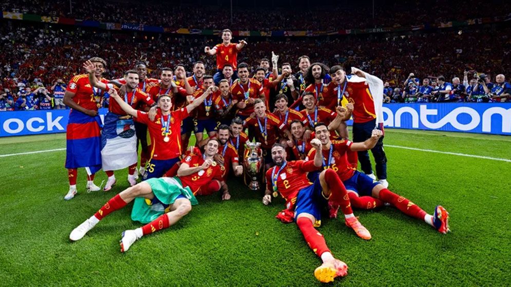 ইউরোয় কে কোন পুরস্কার জিতলেন