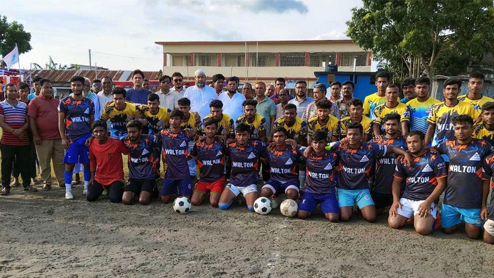 ওয়ালটনের উদ্যোগে কুষ্টিয়ায় দিনব্যাপী  ফুটবল টুর্নামেন্ট  