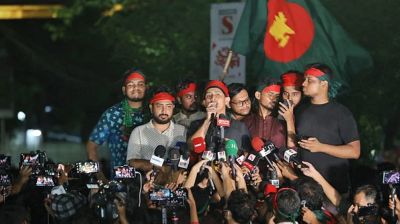 অশোভন আচরণের নিন্দা কোটা আন্দোলনকারীদের